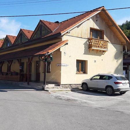 Penzion Pri Studnicke Omastina Buitenkant foto