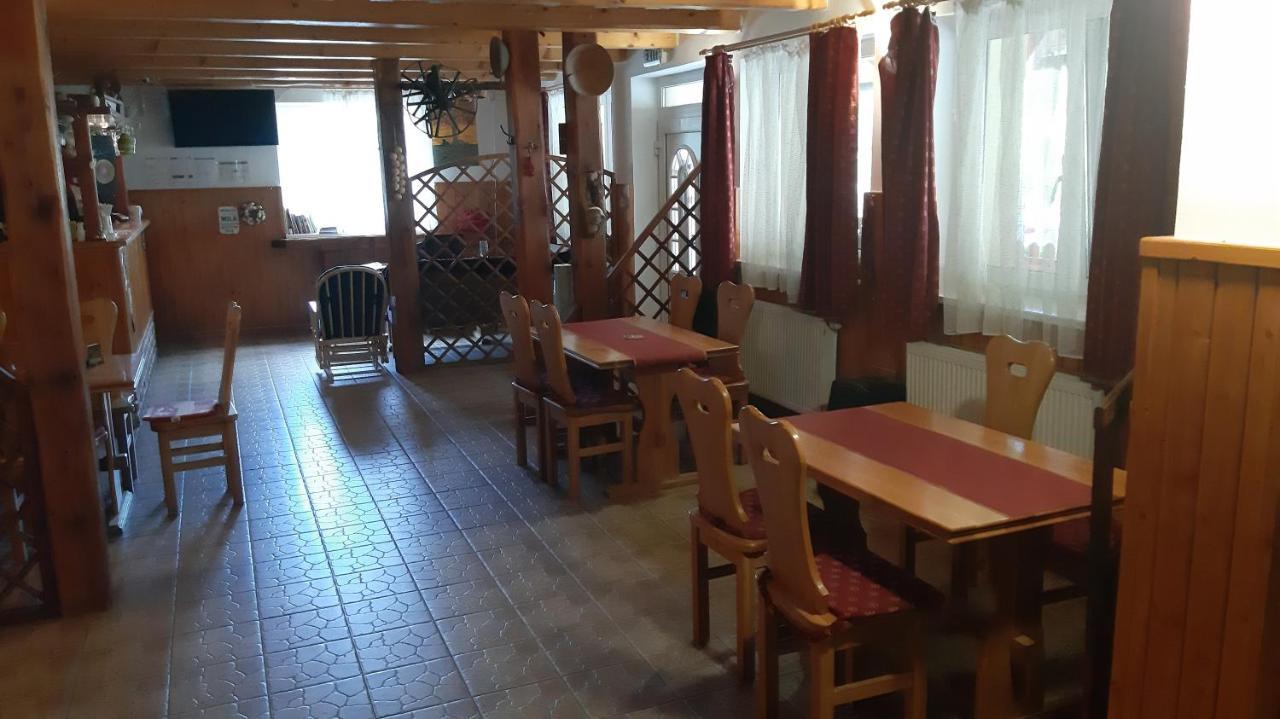 Penzion Pri Studnicke Omastina Buitenkant foto