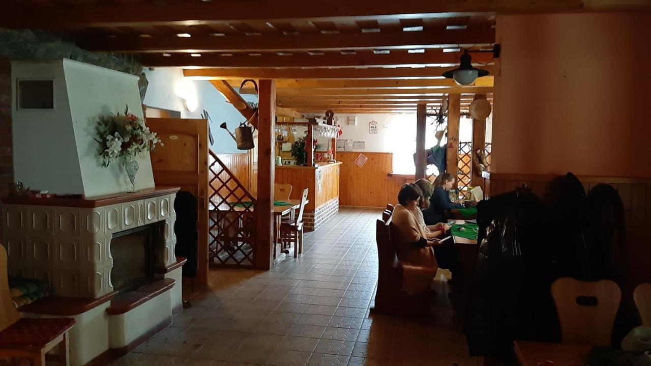 Penzion Pri Studnicke Omastina Buitenkant foto