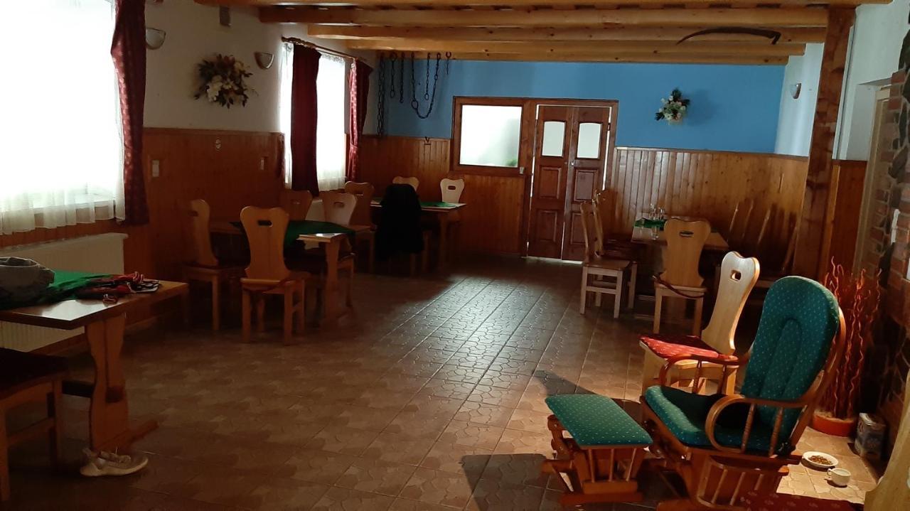 Penzion Pri Studnicke Omastina Buitenkant foto