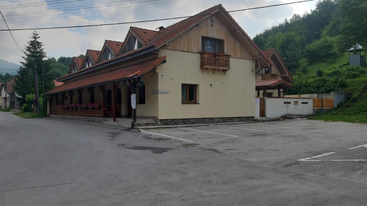 Penzion Pri Studnicke Omastina Buitenkant foto