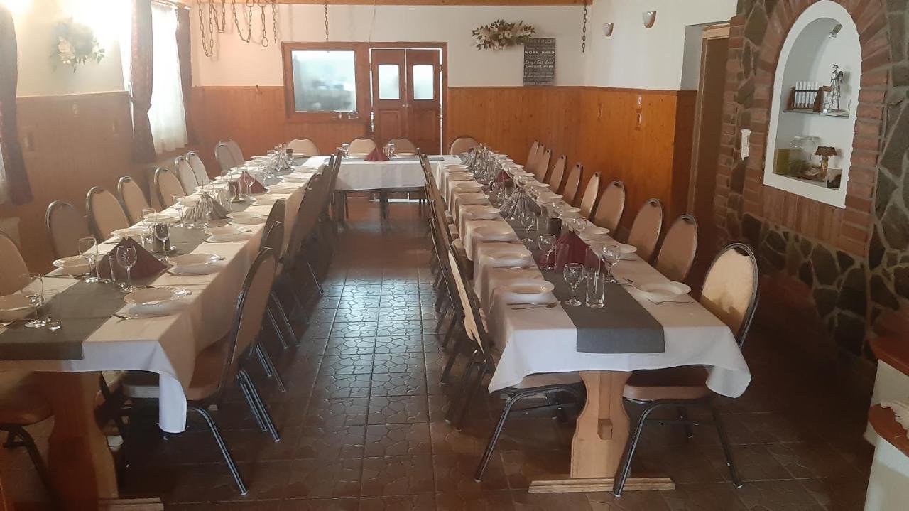 Penzion Pri Studnicke Omastina Buitenkant foto