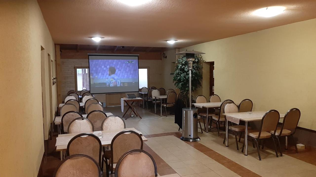 Penzion Pri Studnicke Omastina Buitenkant foto