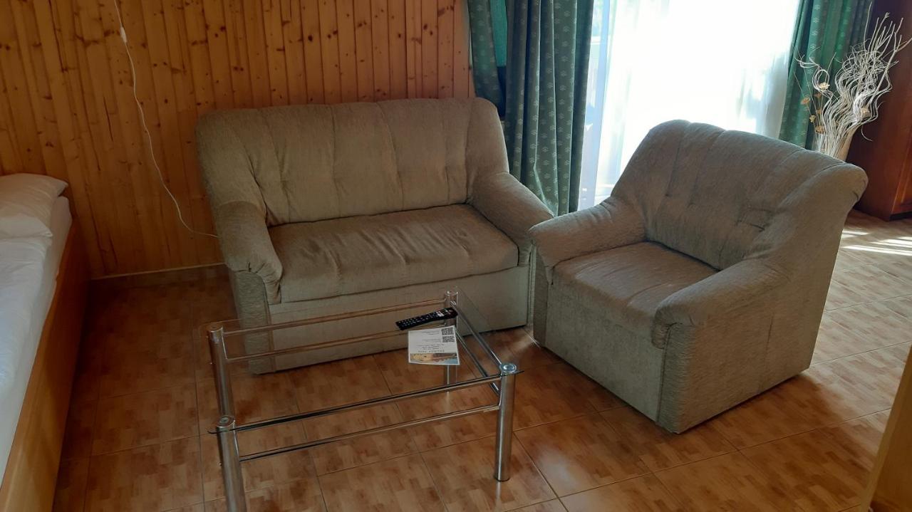 Penzion Pri Studnicke Omastina Buitenkant foto