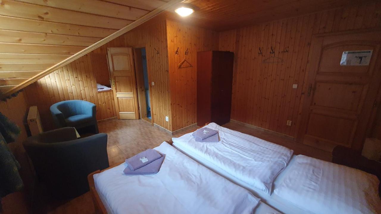 Penzion Pri Studnicke Omastina Buitenkant foto