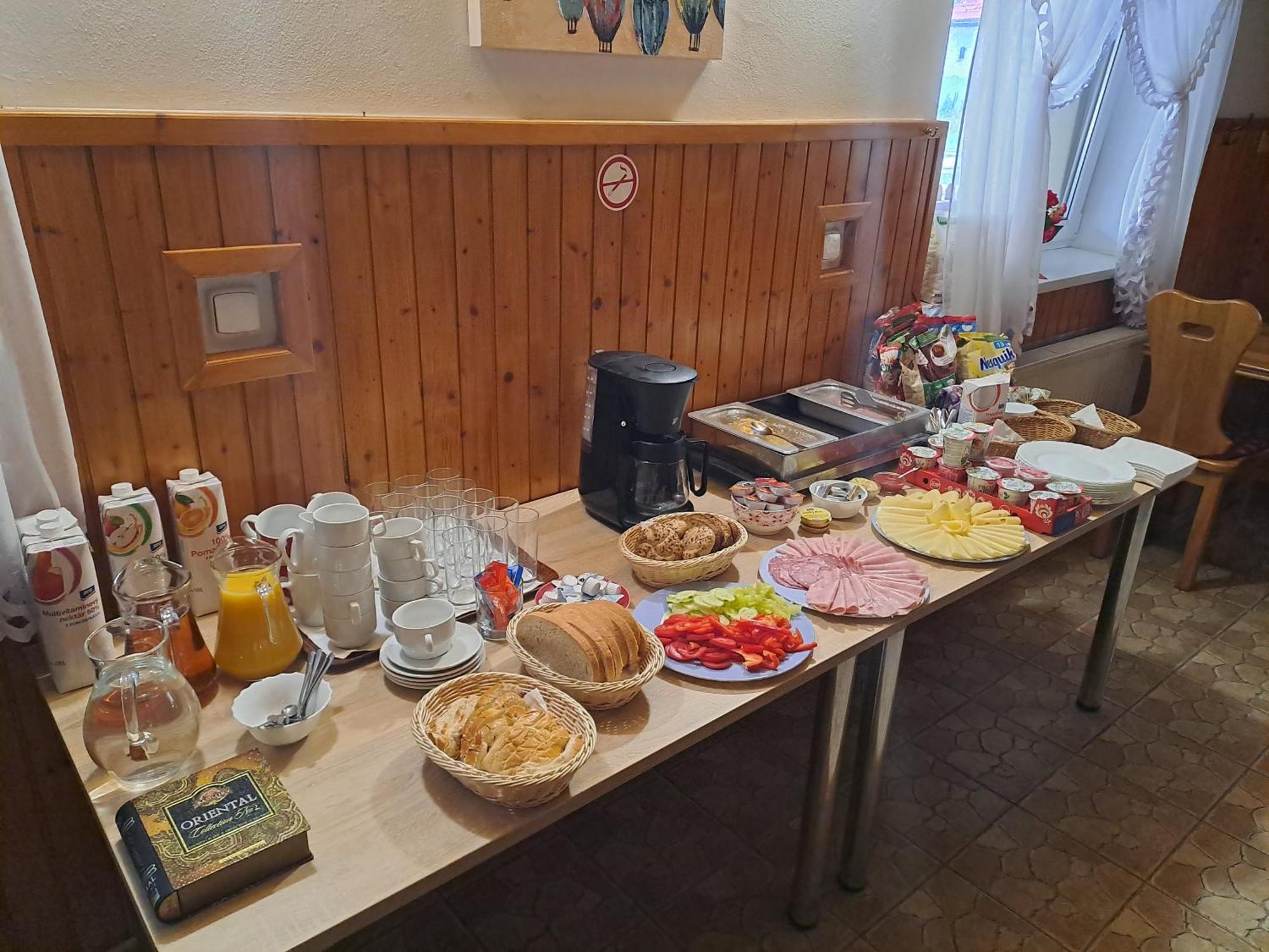 Penzion Pri Studnicke Omastina Buitenkant foto